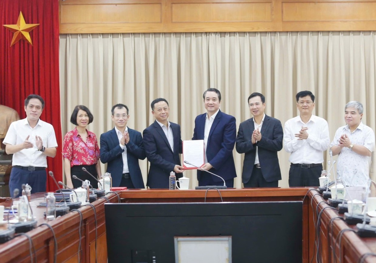 Bàn giao công tác giữa Văn phòng các Chương trình trọng điểm cấp Nhà nước, Văn phòng các Chương trình KH&CN quốc gia và Quỹ Phát triển KH&CN Quốc gia