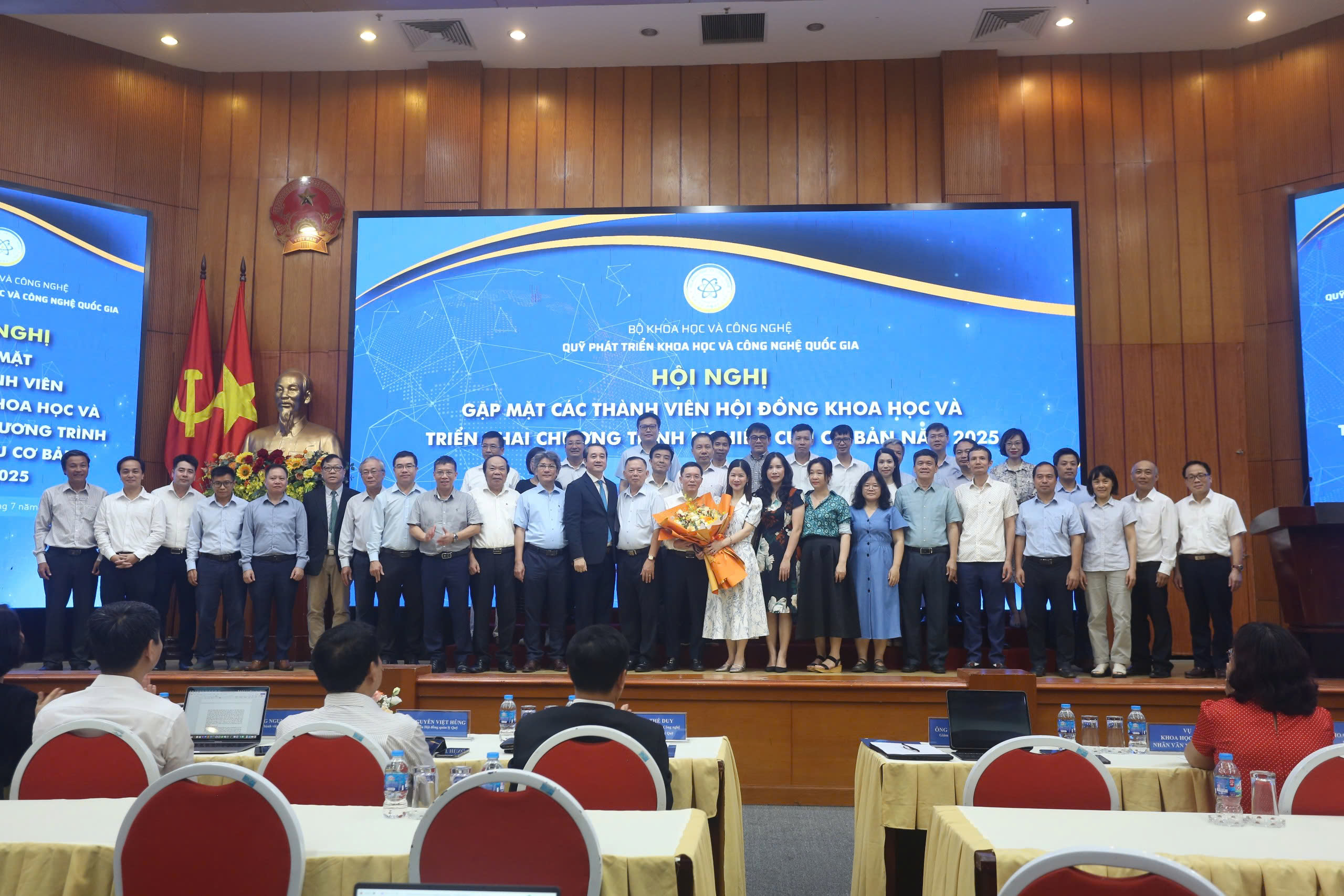 Hội nghị gặp mặt các Thành viên Hội đồng khoa học và triển khai chương trình nghiên cứu cơ bản năm 2025