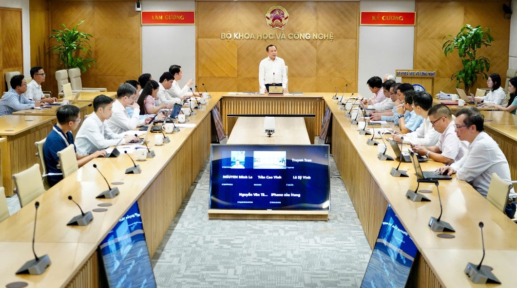 Đưa AI đến trường học, đưa AI đến doanh nghiệp, đào tạo, kết nối chuyên gia AI toàn cầu